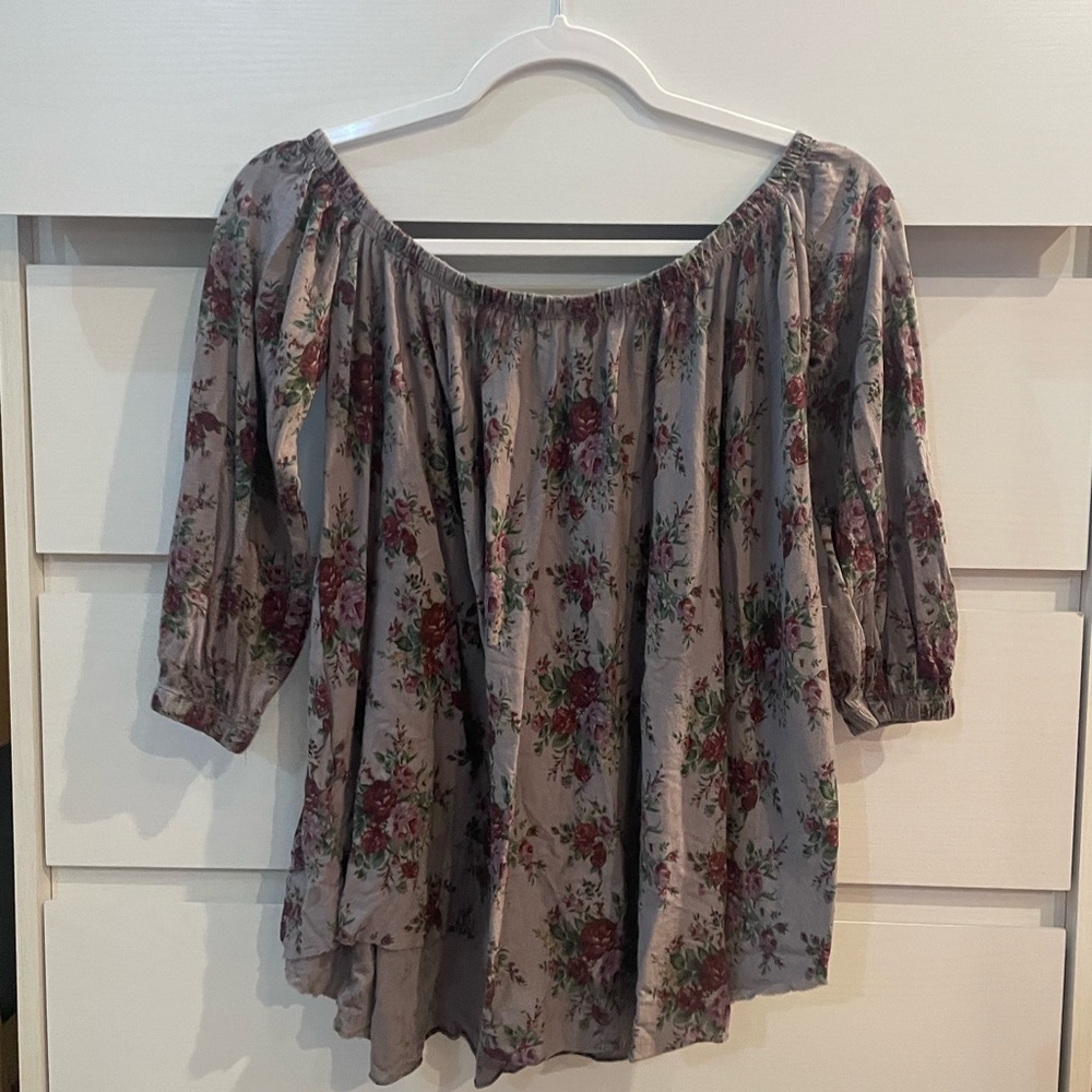 Women’s size Medium off-the-shoulder top from Truly Madly Deeply